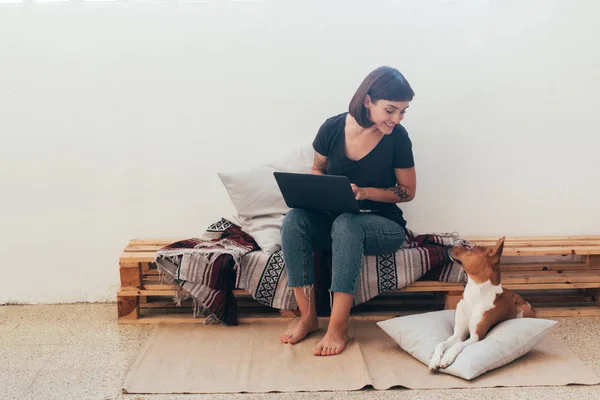 Freelancer young woman — Stock Photo, Image