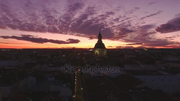 Incrível noite tempo por do sol sobre a cidade — Vídeo de Stock