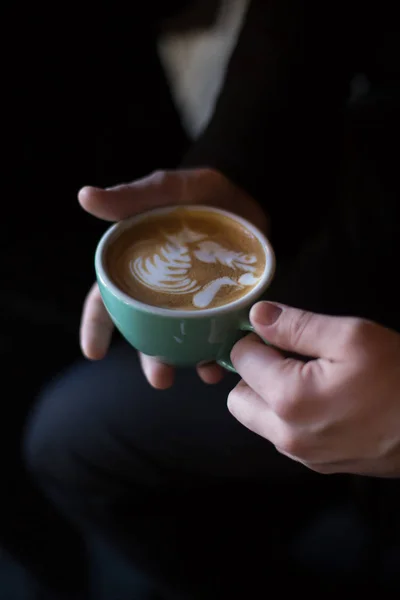 Femme dans le café — Photo