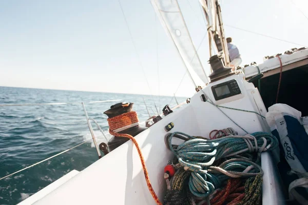 Veleiro Barco Indo Para Frente Mar — Fotografia de Stock