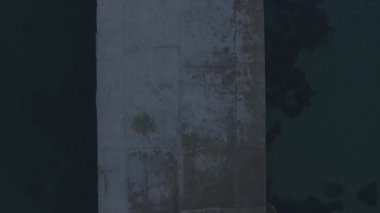 Doğru deniz, hava yürüyüş yalnız hipster gemici