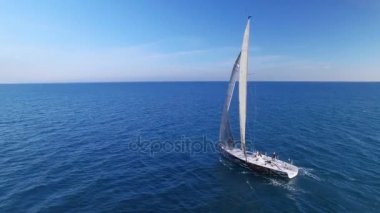 Açık deniz yarış yelkenli üzerinde eğitim