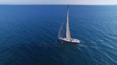 Açık deniz yarış yelkenli üzerinde eğitim