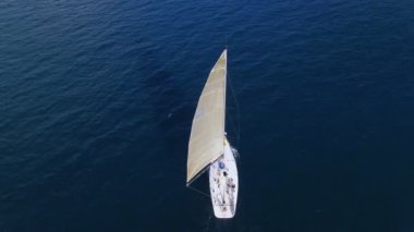 Açık deniz yarış yelkenli üzerinde eğitim