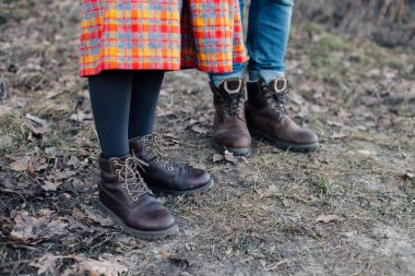 kot ve etek insan bacakları iki çift görünümünü kırpılmış