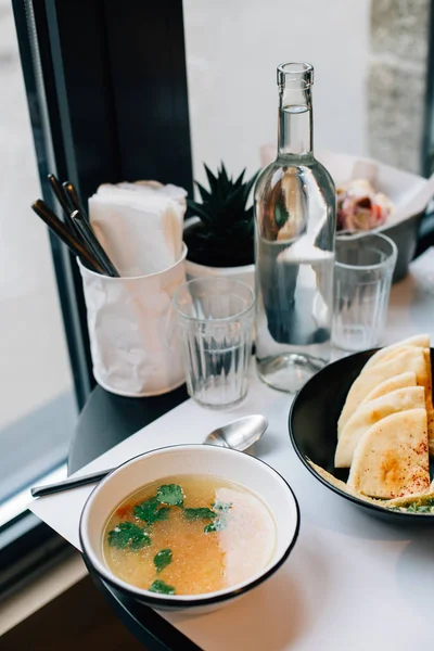 Chicken Broth Soup Herbs Chicken Bits Served Hummus Pita Bread — Stock Photo, Image