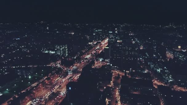 Fotos aéreas nocturnas en la ciudad — Vídeo de stock