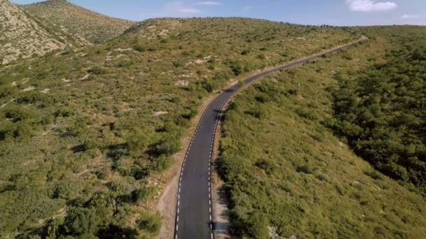 Adegan foto udara pemandangan alam dengan jalan kecil — Stok Video