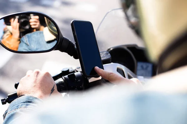 Cropped View Motorcycle Driver Using Smartphone Fixed Bike — Stock Photo, Image
