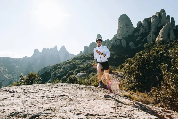 Strong Fit Athletic Man Does Workout Outdoors Ultra Trail Marathon — Stock Photo, Image