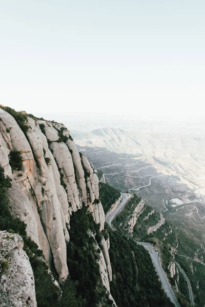Increíble Paisaje Épico Montañas Rocas Acantilados Con Sinuoso Camino Sinuoso —  Fotos de Stock