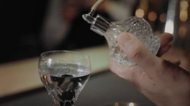 Barmen koku sek martini kokteyl ekler.