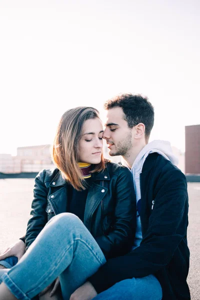 Retrato Sensual Terno Jovem Casal Atraente Bonito 20S Abraçar Abraçar — Fotografia de Stock