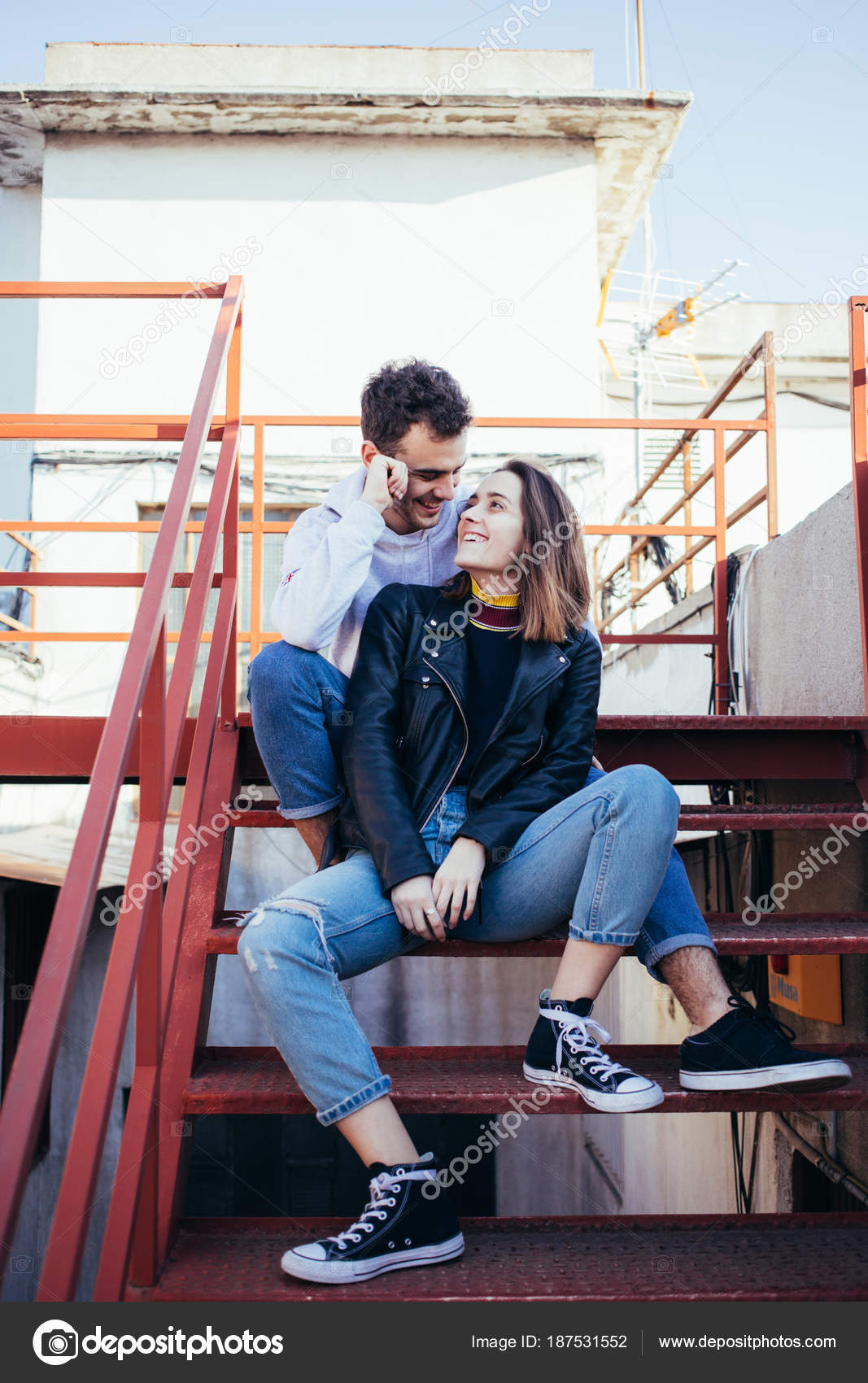 16 Over-the-Top Couple Photoshoot Poses You'd Remember for Life