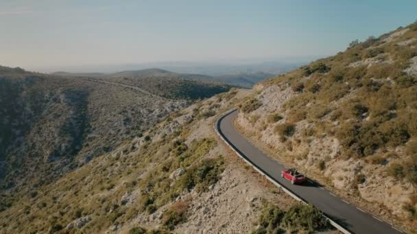 Viaggiare in auto decappottabile a vita — Video Stock