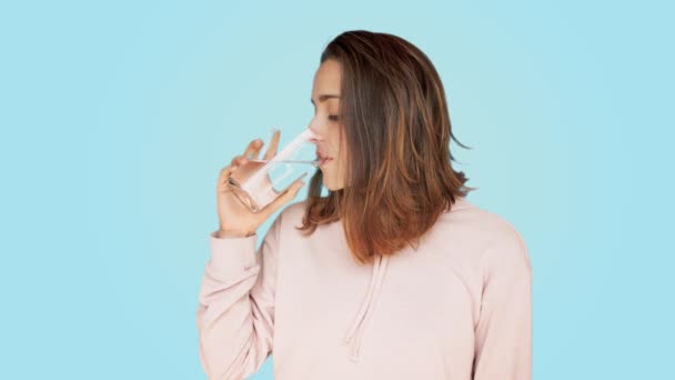 Healthy beautiful woman drinks glass of water — Stock Video