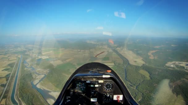 Pilótafülke kis magánrepülőben vagy siklórepülőben — Stock videók