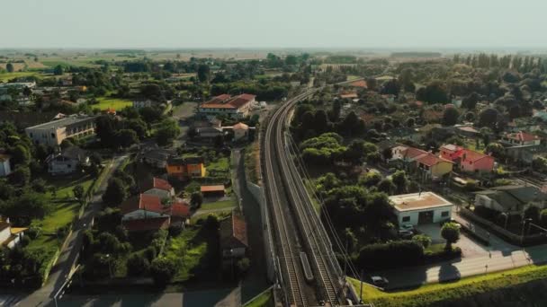 Drone antenne over het pendelnet in de stad — Stockvideo