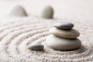 Japon zen Bahçe meditasyona konsantrasyon ve gevşeme kum için uyum ve denge içinde saf sadelik - makro lens vurdu