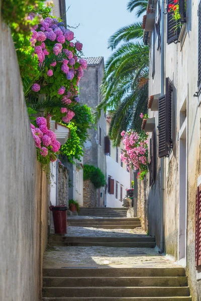 Traditional European Mediterranean architectural style in the st — Stock Photo, Image