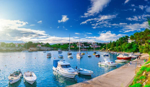 Wunderschöne romantische Sommerabend Landschaft Panorama Küste ein — Stockfoto