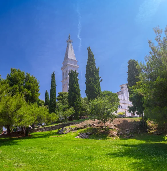 Saint Euphemia kerk in Rovinj. Istrië. Kroatië. Europa. — Stockfoto