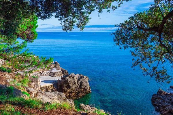 Meravigliosa romantica estate pomeriggio paesaggio costa panoramica — Foto Stock