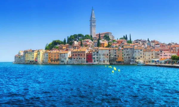 Wspaniałe romantyczne stare miasto na Morzu Adriatyckim. Port w magiczny — Zdjęcie stockowe
