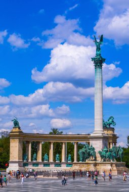 Millennium Anıtı kahramanlar Meydanı'nda. Bulanık-unrecognizabl