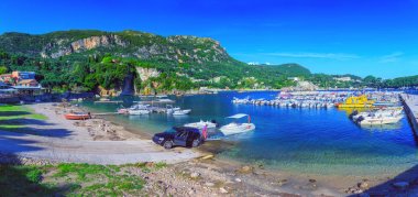 Güzel yaz panoramik deniz manzarası. Şeridinin görünüm 