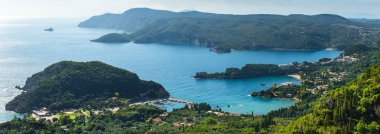 Güzel yaz panoramik deniz manzarası. Şeridinin görünüm 