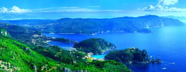 Güzel yaz panoramik deniz manzarası. Şeridinin görünüm 