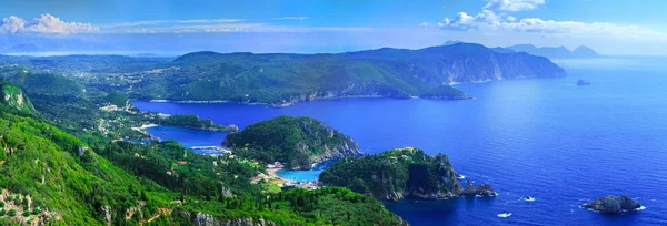 Güzel yaz panoramik deniz manzarası. Şeridinin görünüm 