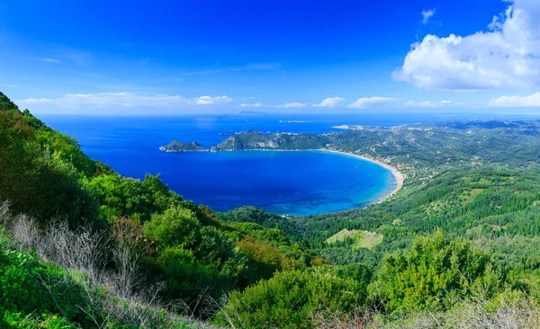 美しい夏のパノラマ風景。崖のビュー — ストック写真