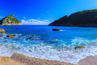 Güzel yaz panoramik deniz manzarası. Şeridinin görünüm 