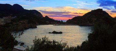 Güzel yaz panoramik deniz manzarası. Şeridinin görünüm 