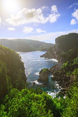 Güzel yaz panoramik deniz manzarası. Şeridinin görünüm 