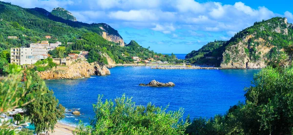 Güzel yaz panoramik deniz manzarası. Şeridinin görünüm 