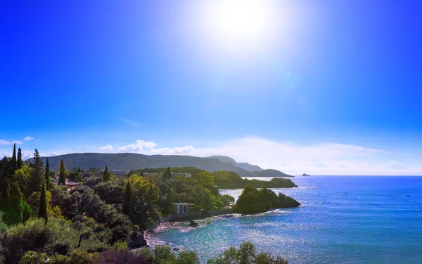 Hermoso paisaje marino panorámico de verano. Vista de la costa en —  Fotos de Stock