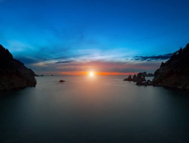 Sunset\sunrise, uzun pozlama deniz. Sur, güneş gider