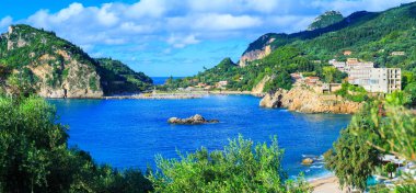 Güzel yaz panoramik deniz manzarası. Şeridinin görünüm 