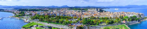 Wunderschöne sommerliche panoramische Luftlandschaft. Blick auf die anc — Stockfoto