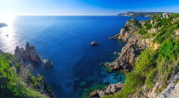 Landscape of Paleokastritsa famous beach in close bay with cryst — Stock Photo, Image