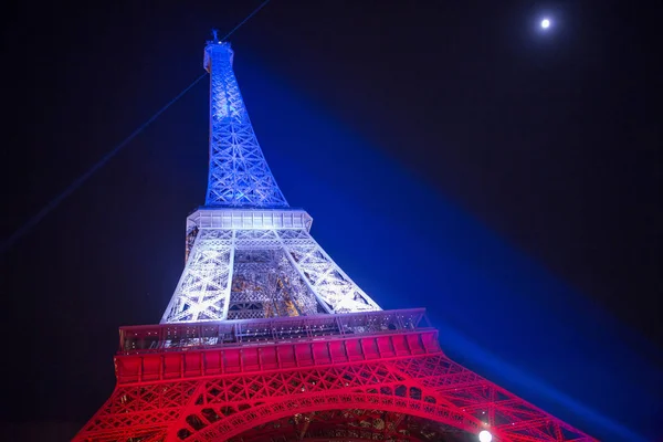 파리입니다. 프랑스. 2015 년 11 월 24 일:이 에펠 탑 조명된 재치 — 스톡 사진