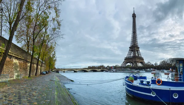 Prachtig panoramisch uitzicht op de Eiffeltoren en Jena brug fro — Stockfoto