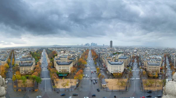 Panoráma a párizsi Arc de Triomphe-tól. D iránya — Stock Fotó