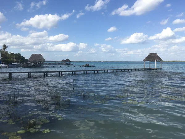 Schöner Meerblick Mit Klarem Türkisfarbenem Wasser Sonniger Tag Erstaunlicher Hintergrund — Stockfoto