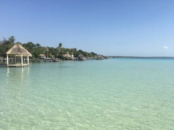 Schöner Meerblick Mit Klarem Türkisfarbenem Wasser Sonniger Tag Erstaunlicher Hintergrund — Stockfoto