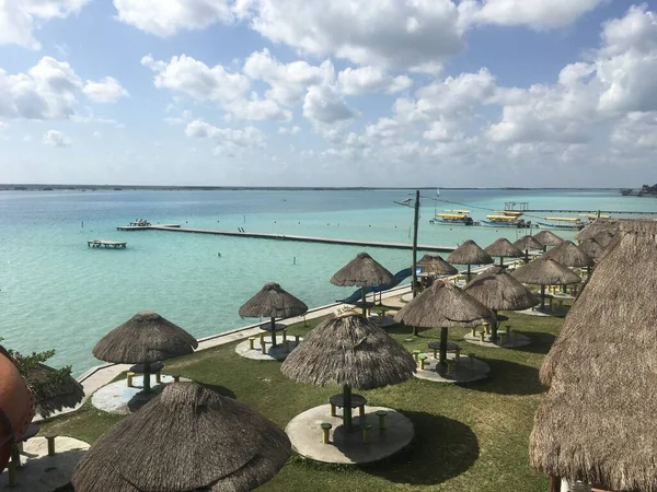 Schöner Meerblick Mit Klarem Türkisfarbenem Wasser Sonniger Tag Erstaunlicher Hintergrund — Stockfoto