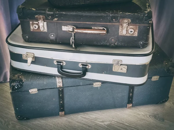 Three old suitcases lie on top of each other. Artistic effect — Stock Photo, Image
